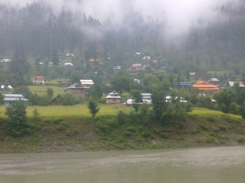 The scenic valley of Sharda